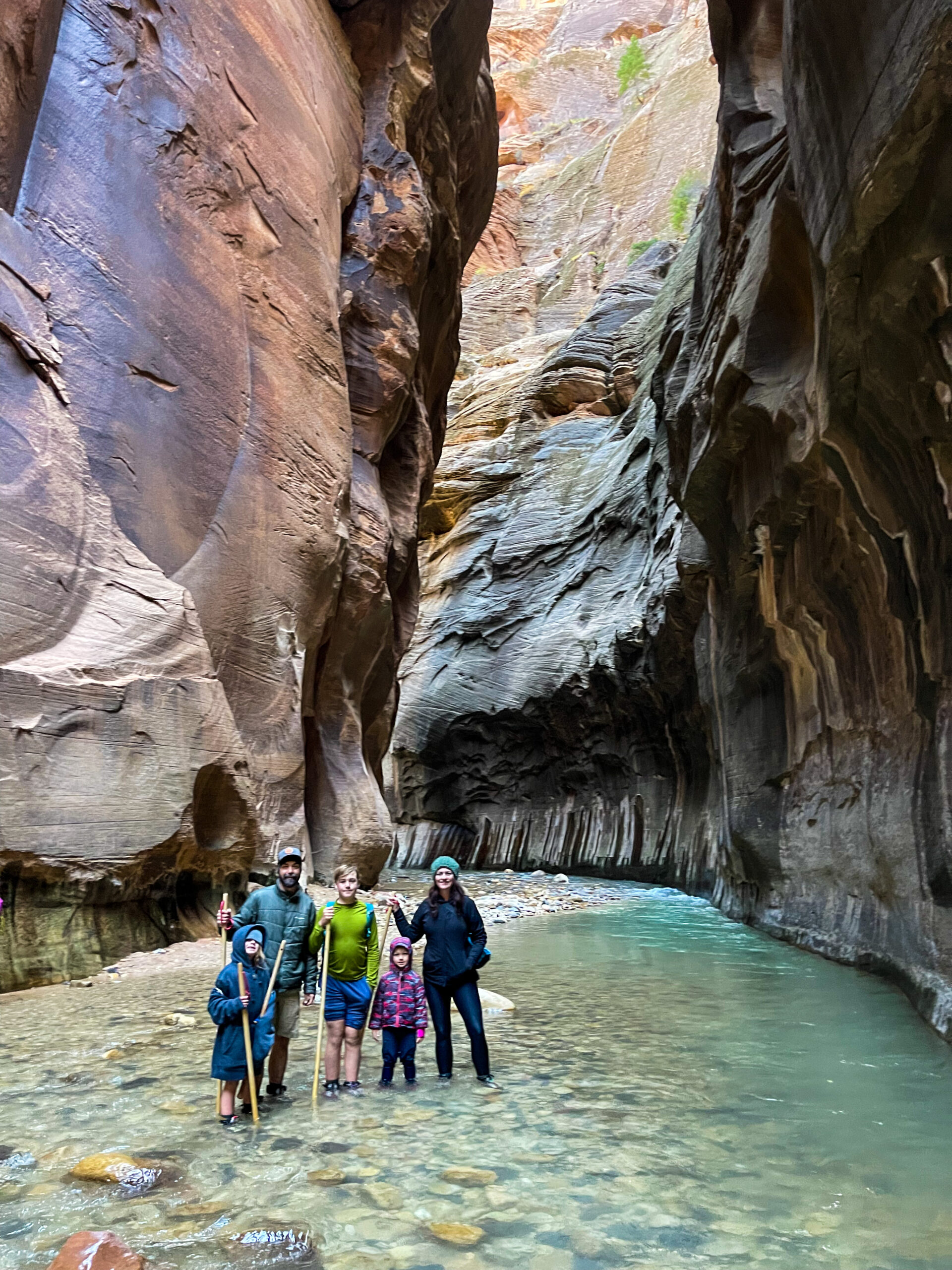 Read more about the article How To Hike The Narrows With Kids and Come Out Smiling